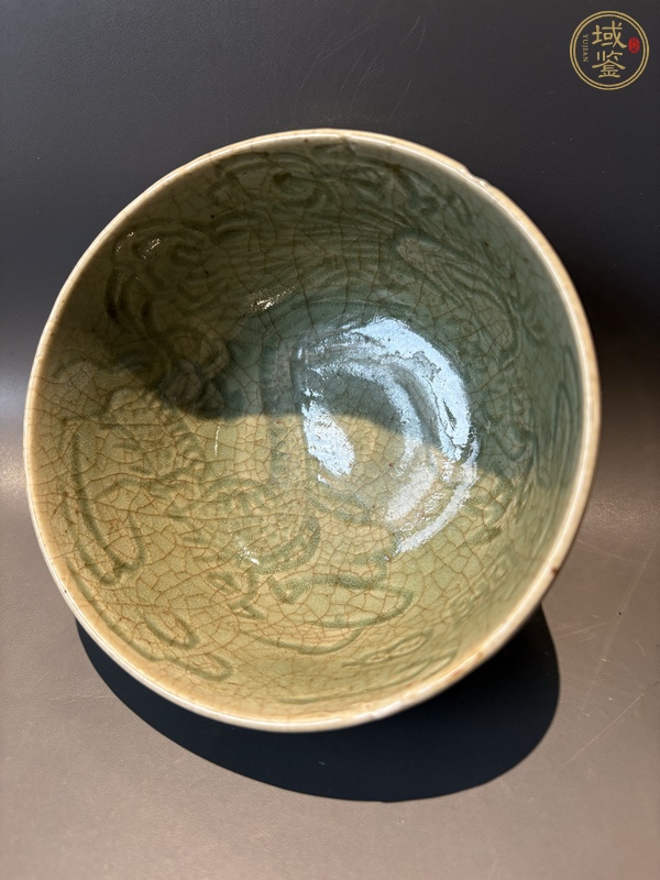 古玩陶瓷龍泉窯龍鳳紋碗真品鑒賞圖
