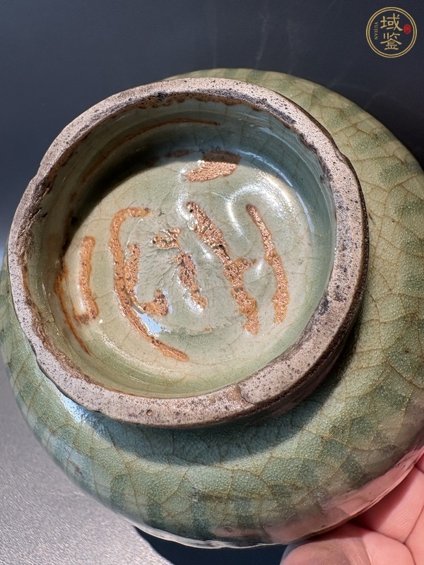 古玩陶瓷龍泉窯龍鳳紋碗真品鑒賞圖