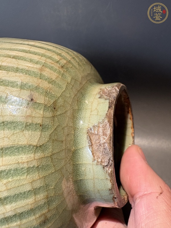 古玩陶瓷龍泉窯龍鳳紋碗真品鑒賞圖