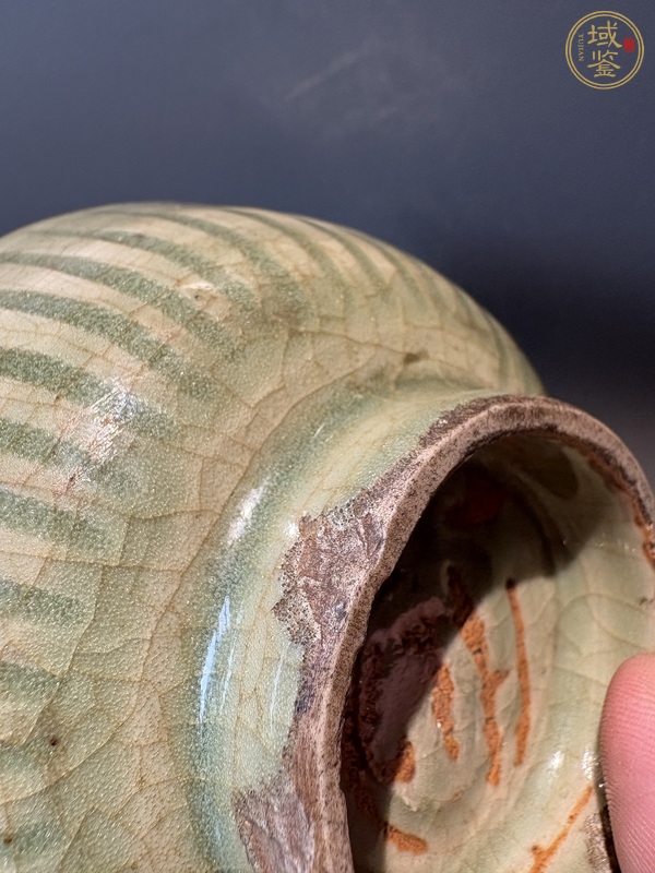 古玩陶瓷龍泉窯龍鳳紋碗真品鑒賞圖
