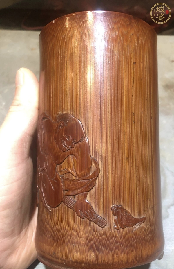 古玩雜項(xiàng)竹雕筆筒真品鑒賞圖
