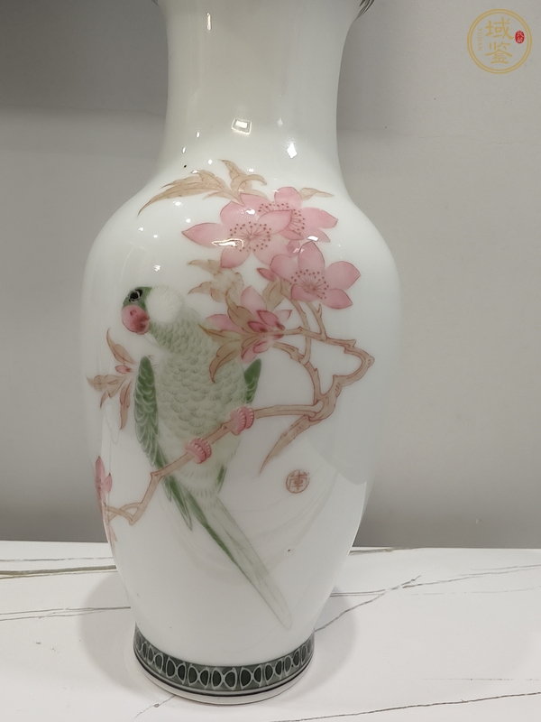 古玩陶瓷花鳥紋瓶真品鑒賞圖