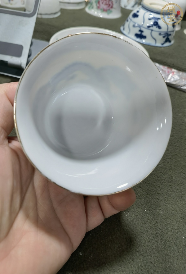 古玩陶瓷藍料彩龍紋杯真品鑒賞圖