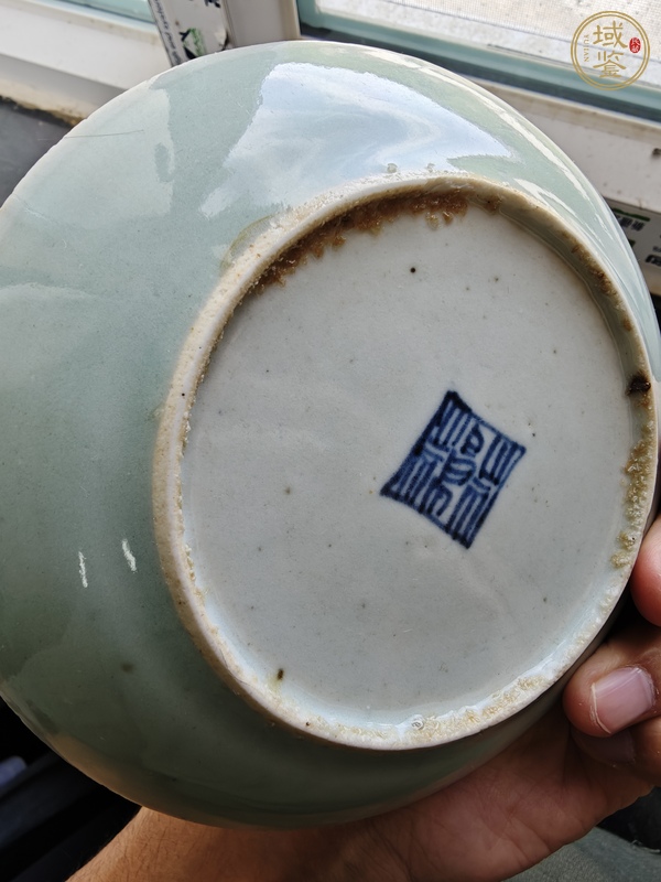 古玩陶瓷清中期豆青釉盤真品鑒賞圖