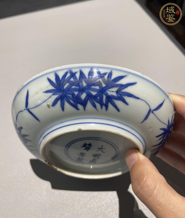 古玩陶瓷明嘉靖青花纏枝靈芝紋盤真品鑒賞圖