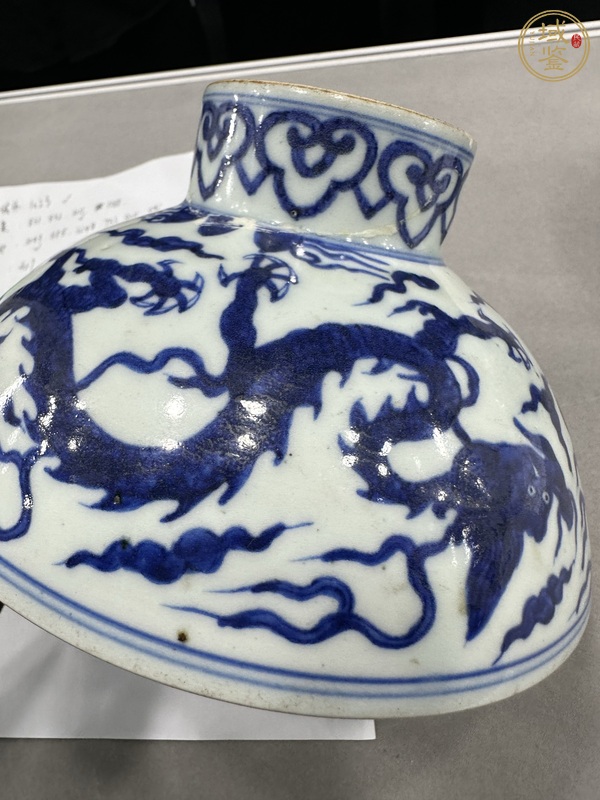 古玩陶瓷明代嘉靖時期青花龍紋高足碗真品鑒賞圖