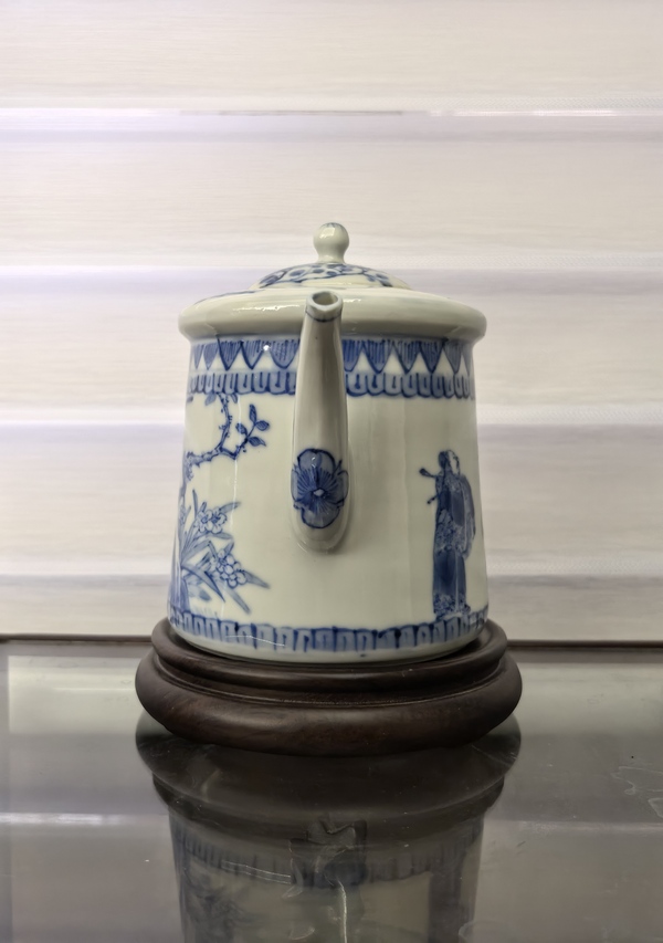 古玩陶瓷清中晚青花人物故事(蕭何留韓信)茶壺拍賣,當前價格18888元