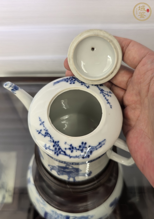 古玩陶瓷青花人物故事紋茶壺真品鑒賞圖