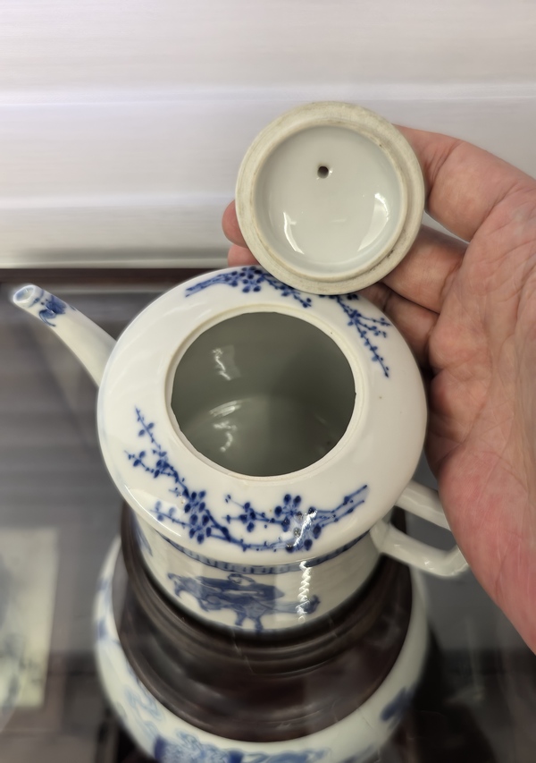 古玩陶瓷清中晚青花人物故事(蕭何留韓信)茶壺拍賣,當前價格18888元
