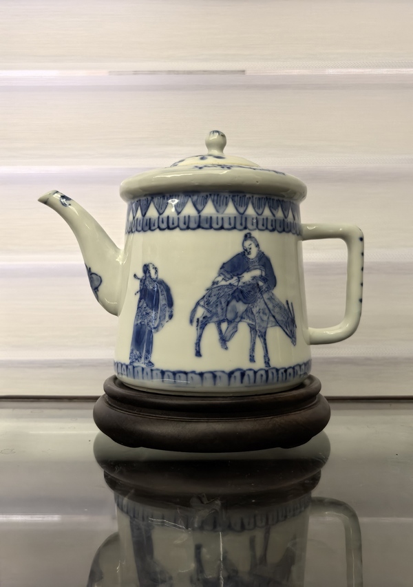 古玩陶瓷清中晚青花人物故事（蕭何留韓信）茶壺拍賣，當前價格18888元