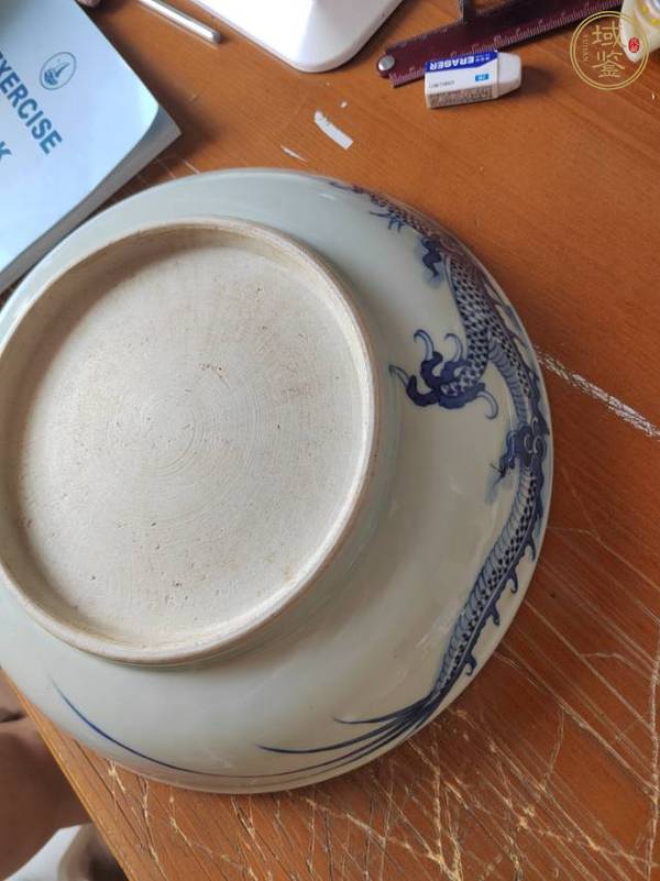 古玩陶瓷過墻龍紋青花盤真品鑒賞圖