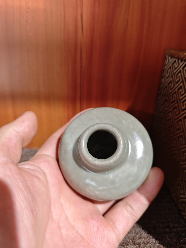 古玩錢幣龍泉青釉印花罐拍賣,當前價格1300元