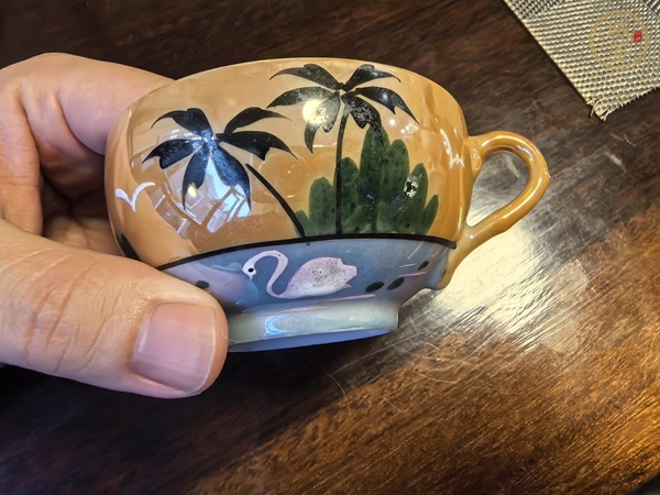 古玩陶瓷椰樹海鷗鵝紋執杯真品鑒賞圖