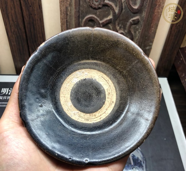 古玩陶瓷疊燒黑釉茶碗真品鑒賞圖