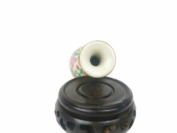 古玩陶瓷清晚期·花鳥蝶小梅瓶拍賣，當前價格99元