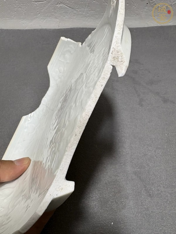 古玩陶瓷白釉模印盤真品鑒賞圖