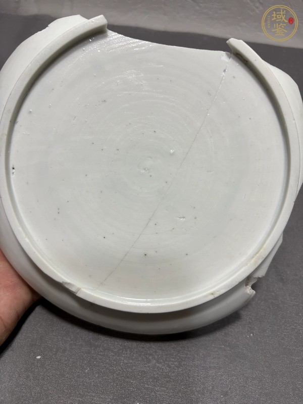 古玩陶瓷白釉模印盤真品鑒賞圖