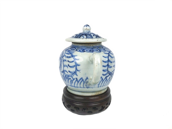 古玩陶瓷清中期·青花纏枝蓮茶壺拍賣，當前價格297元