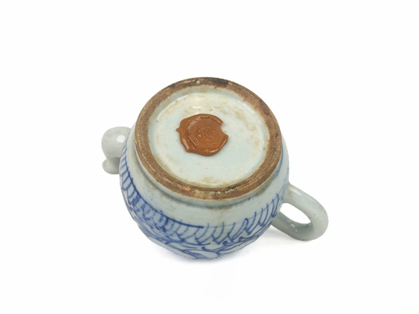 古玩陶瓷清中期·青花纏枝蓮茶壺拍賣，當前價格297元