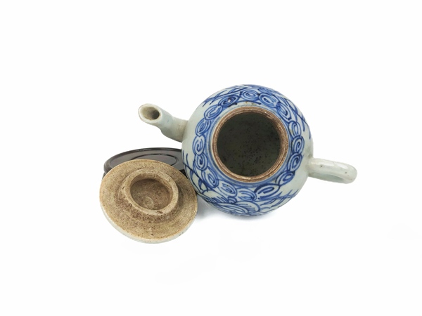 古玩陶瓷清中期·青花纏枝蓮茶壺拍賣，當前價格297元
