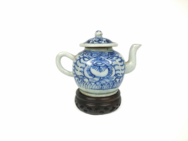 古玩嚴選清中期·青花纏枝蓮茶壺拍賣，當前價格5820元