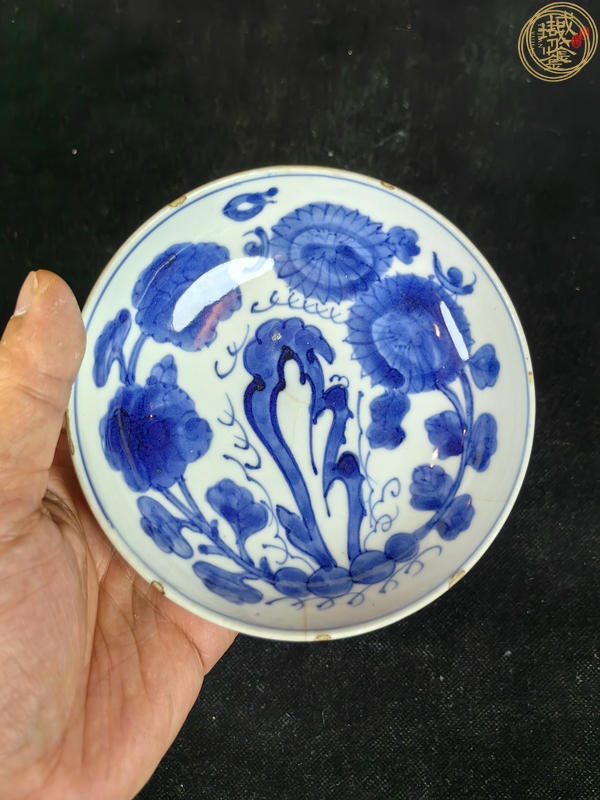 古玩晚明青花洞石花卉紋盤真品鑒賞圖