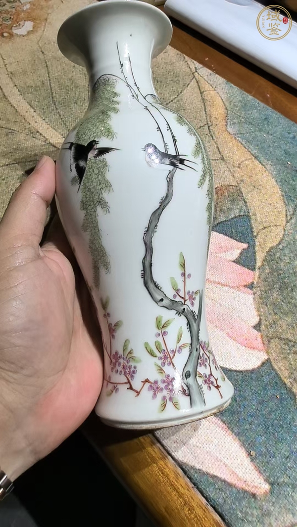 古玩陶瓷粉彩花鳥紋觀音瓶真品鑒賞圖