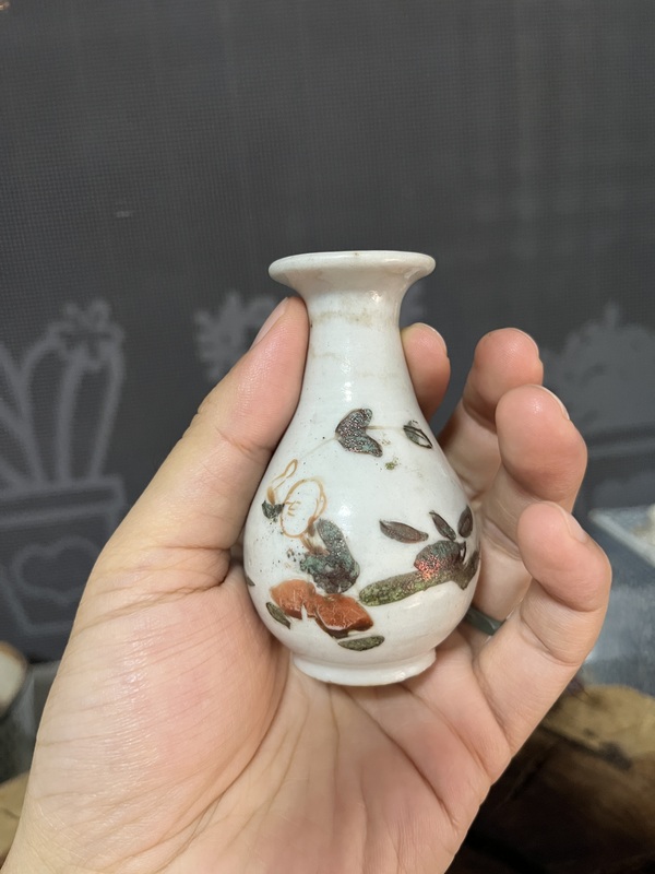 古玩陶瓷明中晚期紅綠彩嬰戲玉壺春瓶拍賣，當(dāng)前價格1200元