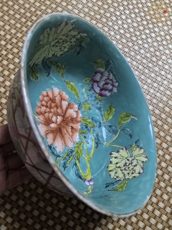 古玩陶瓷花卉紋粉彩碗真品鑒賞圖
