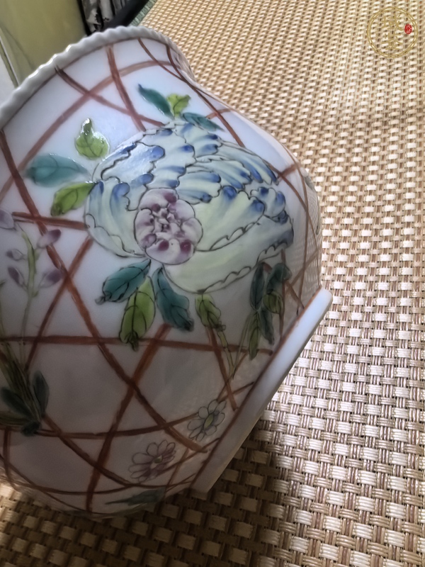 古玩陶瓷花卉紋粉彩碗真品鑒賞圖