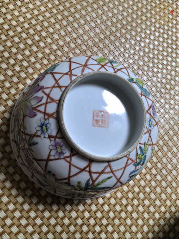 古玩陶瓷花卉紋粉彩碗真品鑒賞圖
