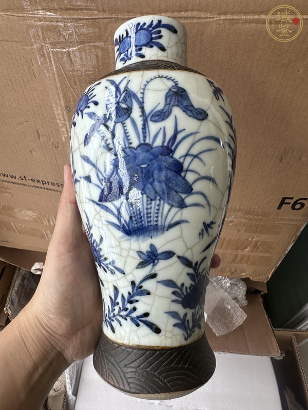 古玩陶瓷哥釉青花花鳥(niǎo)紋雞腿瓶真品鑒賞圖