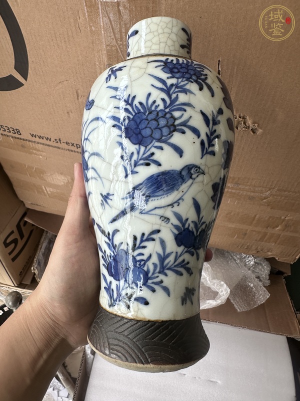 古玩陶瓷哥釉青花花鳥(niǎo)紋雞腿瓶真品鑒賞圖