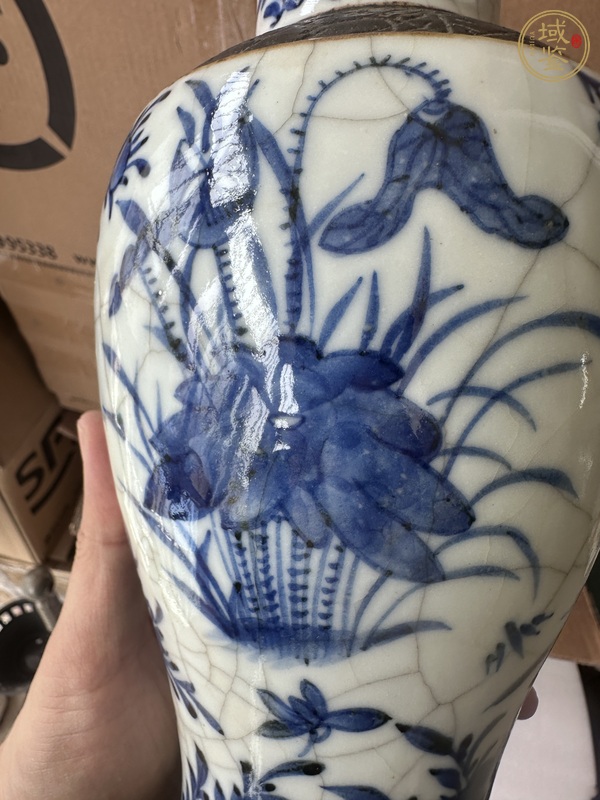 古玩陶瓷哥釉青花花鳥(niǎo)紋雞腿瓶真品鑒賞圖