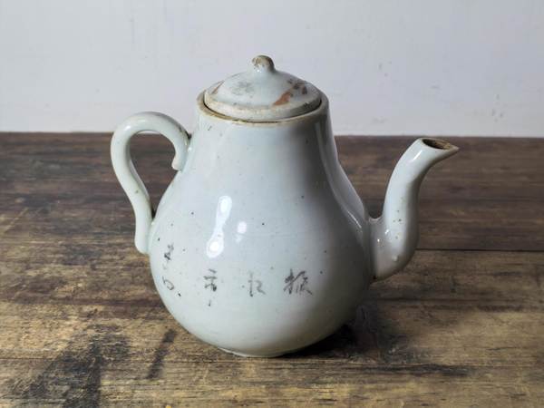 古玩陶瓷清末民初.油粉彩松鶴延年圖茶壺拍賣,當(dāng)前價格0元