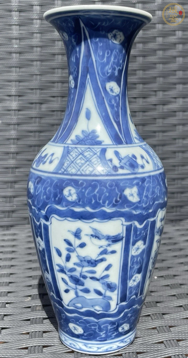 古玩陶瓷清中晚開窗花鳥紋觀音瓶真品鑒賞圖