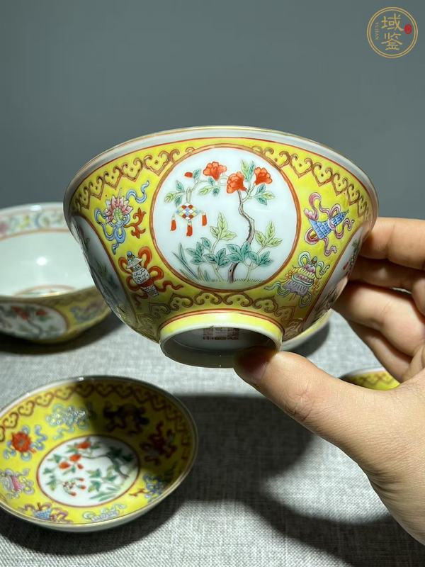 古玩陶瓷黃地粉彩開窗花卉紋一套真品鑒賞圖