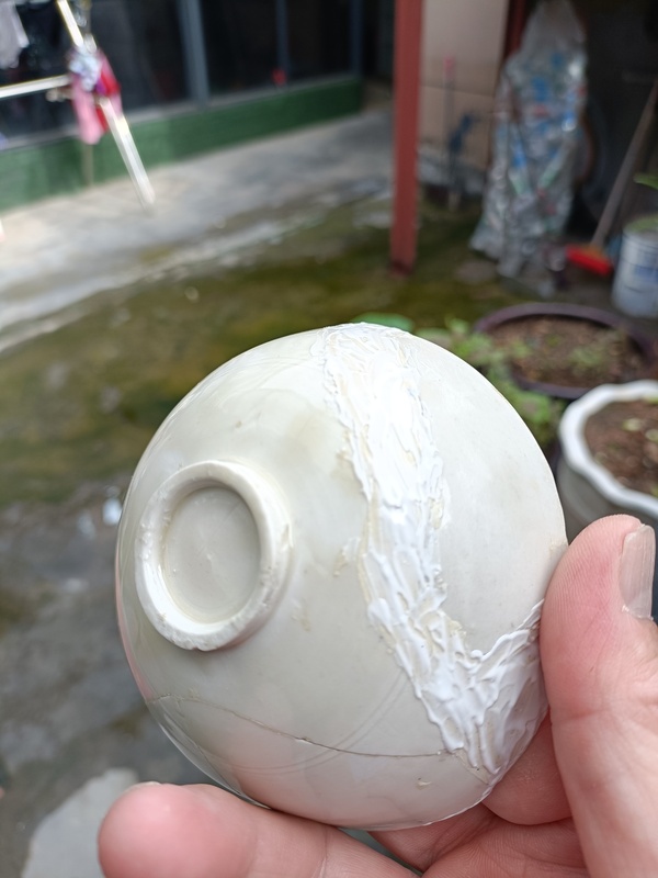 古玩陶瓷館藏級精品宋代五大名窯之一“定窯”白筑刻萱草紋茶碗拍賣，當(dāng)前價格2980元