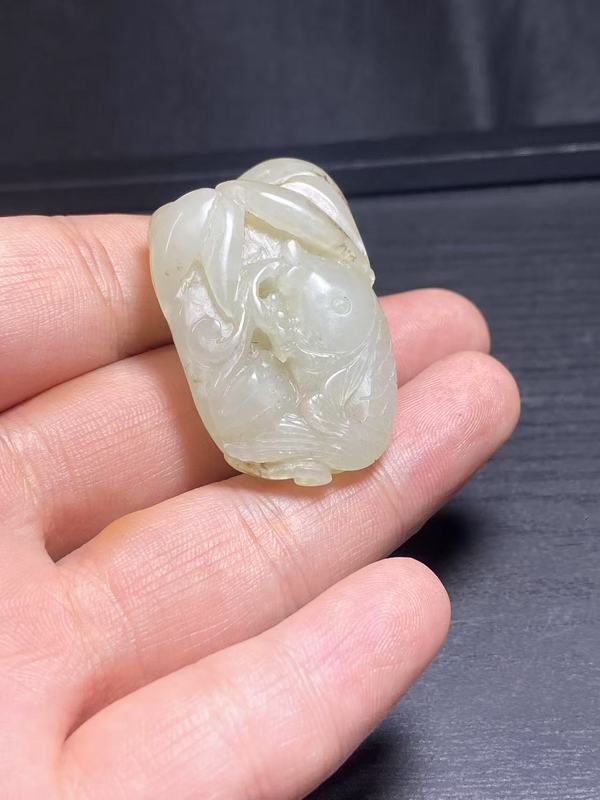 古玩玉器(放漏)老料新改和田玉雕“連年有余”掛件拍賣,當前價格1588元