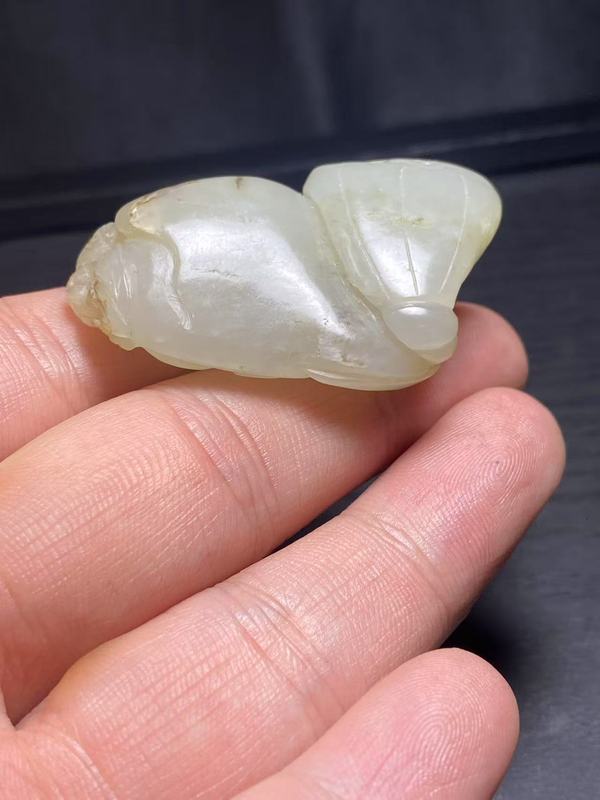 古玩玉器（放漏）老料新改和田玉雕“連年有余”掛件拍賣，當前價格1588元