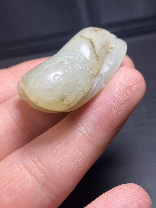 古玩玉器(放漏)老料新改和田玉雕“連年有余”掛件拍賣,當前價格1588元