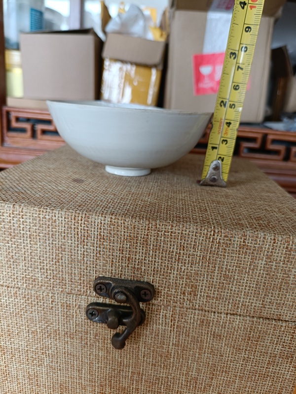 古玩陶瓷館藏級精品宋代五大名窯之一“定窯”白筑刻萱草紋茶碗拍賣，當(dāng)前價格2980元