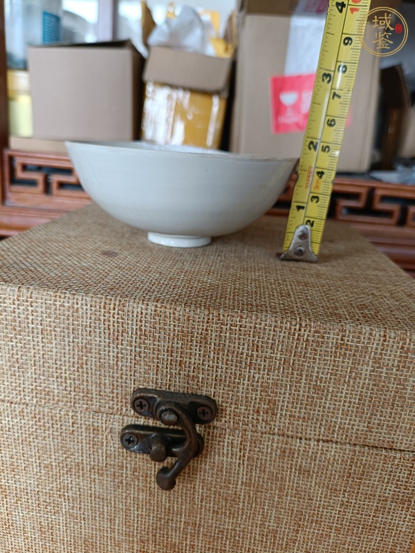 古玩陶瓷定窯刻萱草紋茶碗真品鑒賞圖