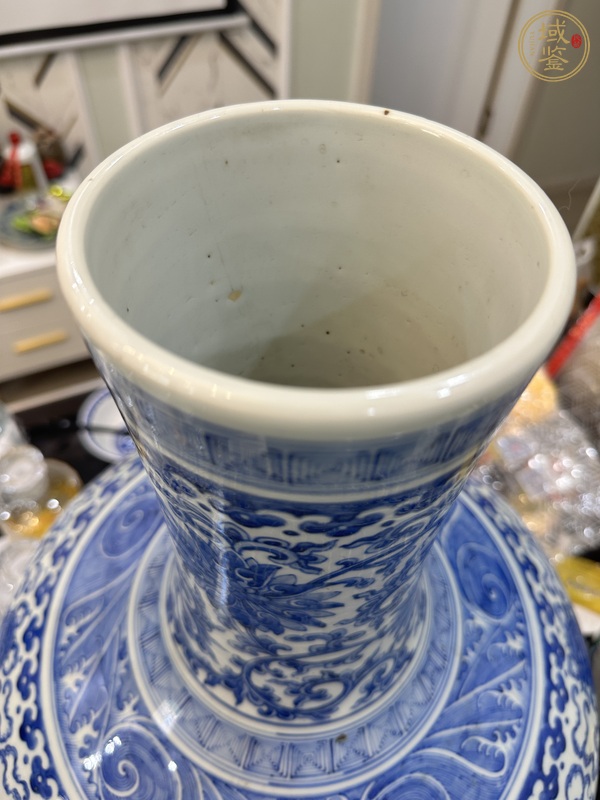古玩陶瓷纏枝蓮八寶紋天球瓶真品鑒賞圖