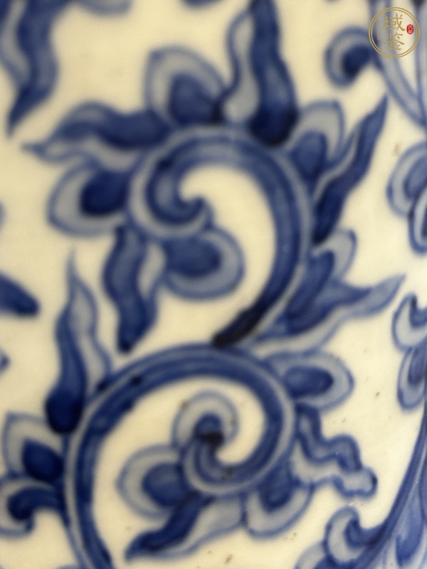 古玩陶瓷纏枝蓮八寶紋天球瓶真品鑒賞圖