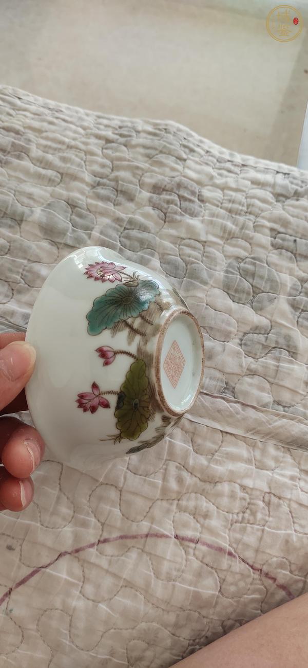 古玩陶瓷粉彩蓮池花卉紋碗真品鑒賞圖