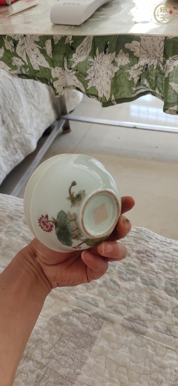 古玩陶瓷粉彩蓮池花卉紋碗真品鑒賞圖