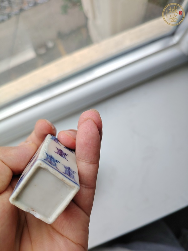 古玩陶瓷青花壽字紋四方鼻煙壺真品鑒賞圖