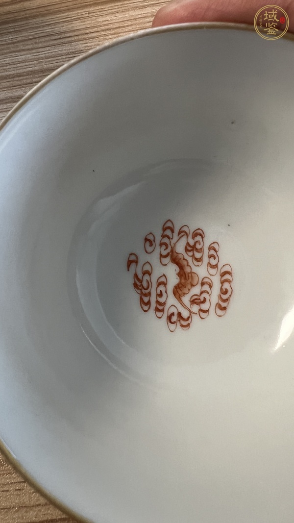古玩陶瓷吉語(yǔ)紋礬紅杯真品鑒賞圖