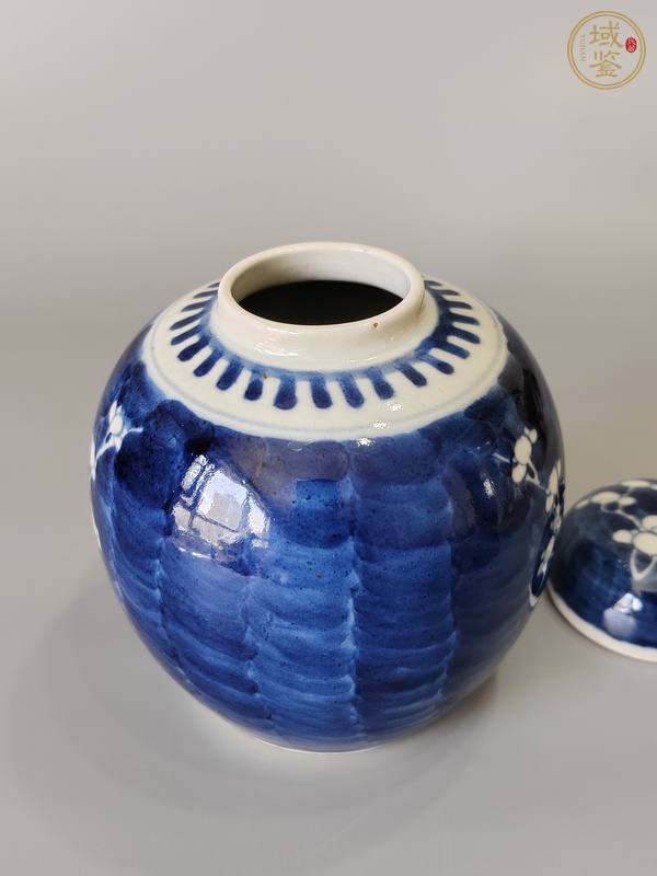 古玩陶瓷青花留白冰梅紋蓋罐真品鑒賞圖